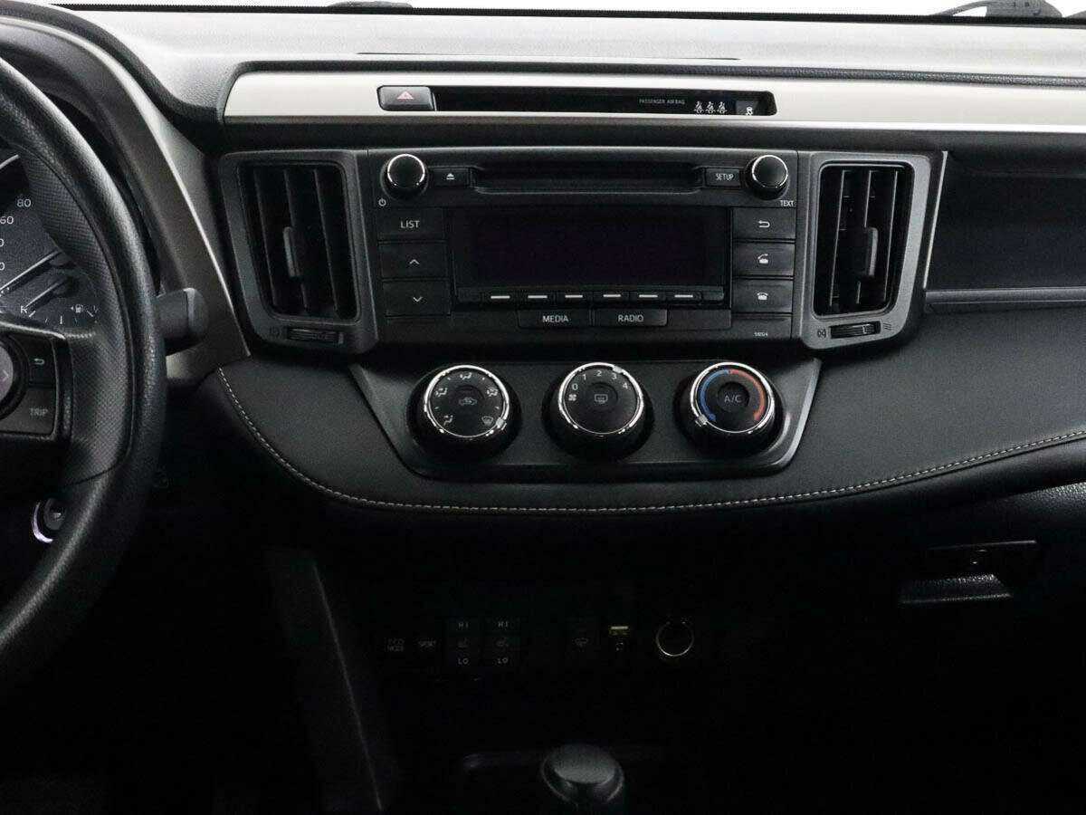 Toyota RAV4 с пробегом — 2017 год. Фото: #10