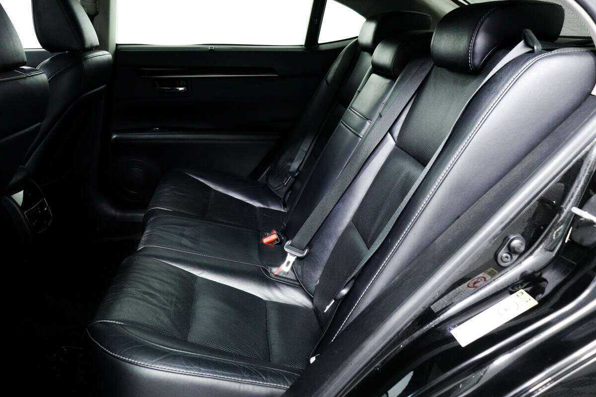 Lexus ES с пробегом — 2013 год. Фото: #11