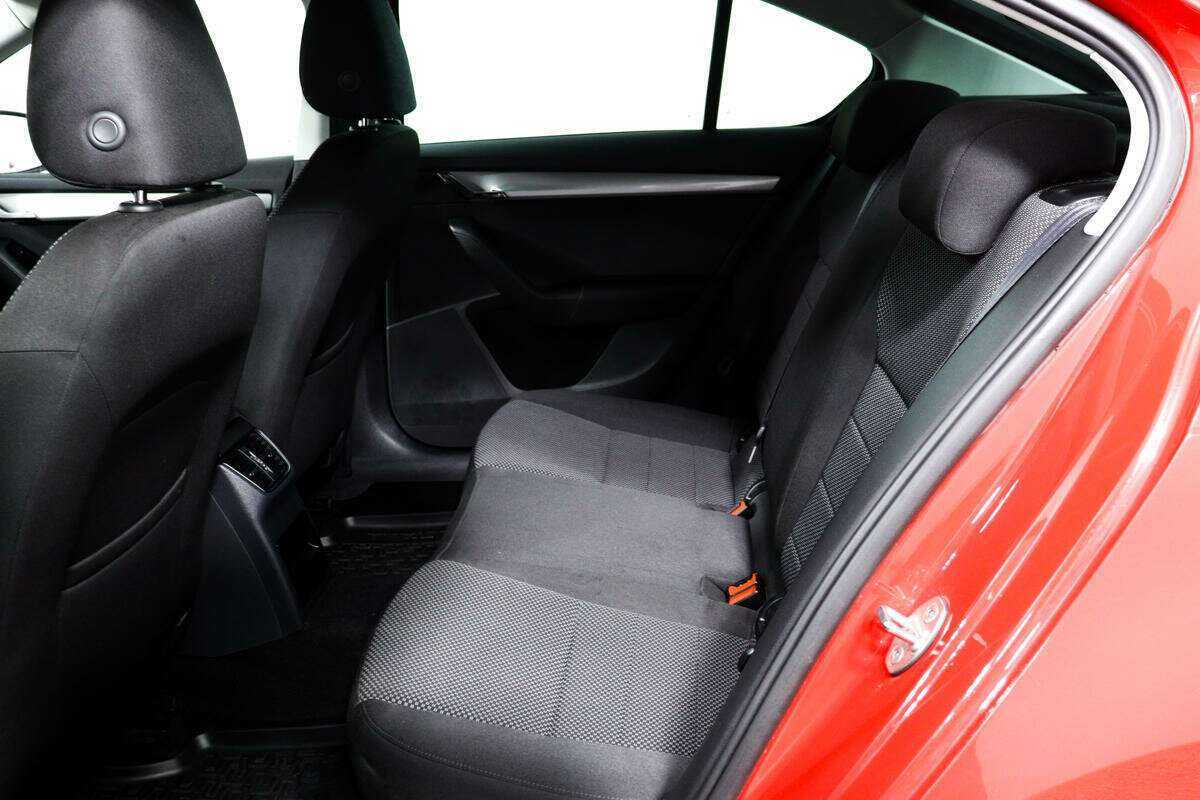 Skoda Octavia с пробегом — 2015 год. Фото: #10