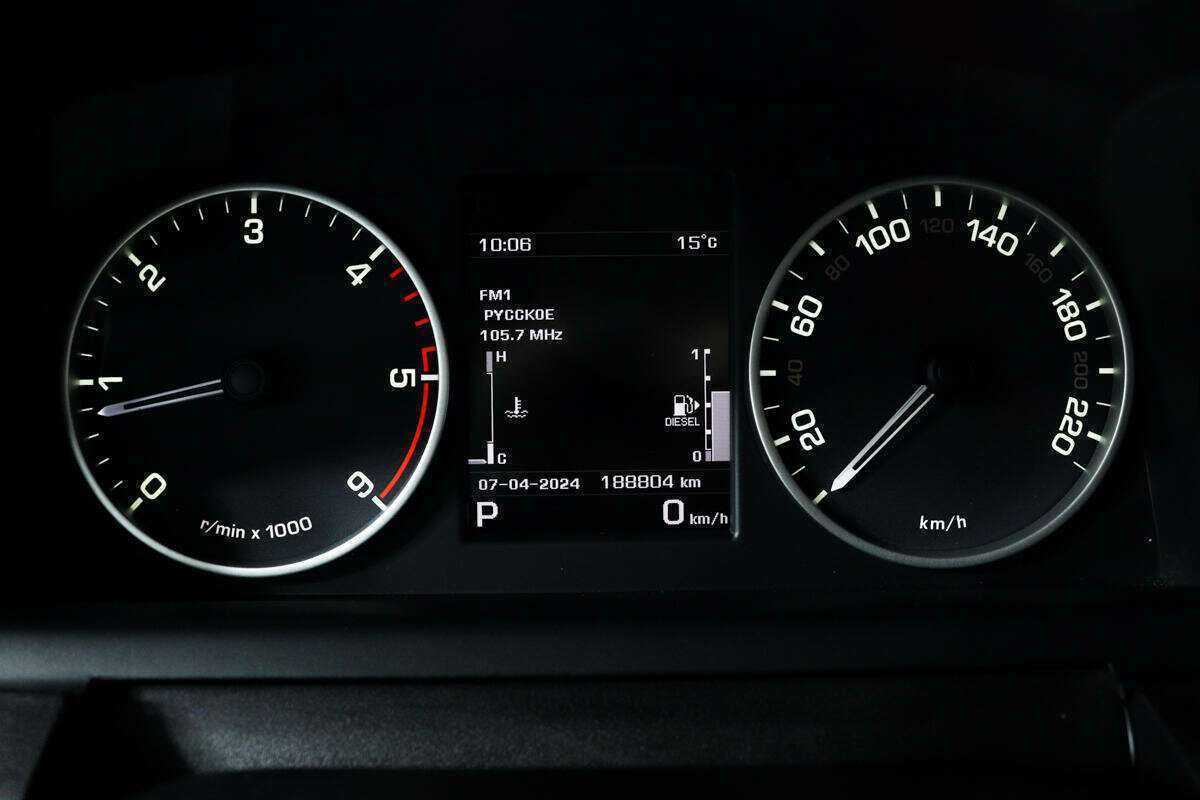 Land Rover Discovery с пробегом — 2014 год. Фото: #9