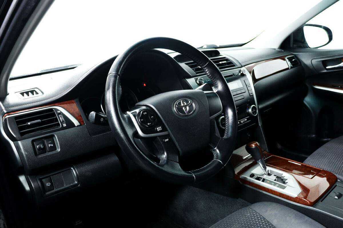 Toyota Camry с пробегом — 2012 год. Фото: #12