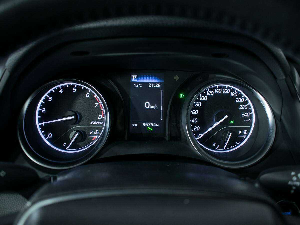 Toyota Camry с пробегом — 2020 год. Фото: #10