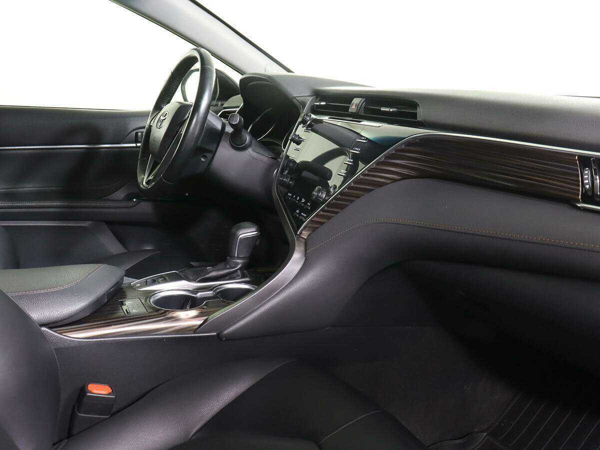 Toyota Camry с пробегом — 2019 год. Фото: #8