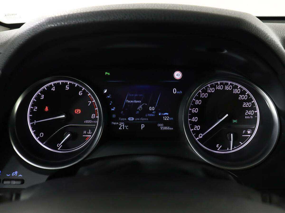 Toyota Camry с пробегом — 2019 год. Фото: #10