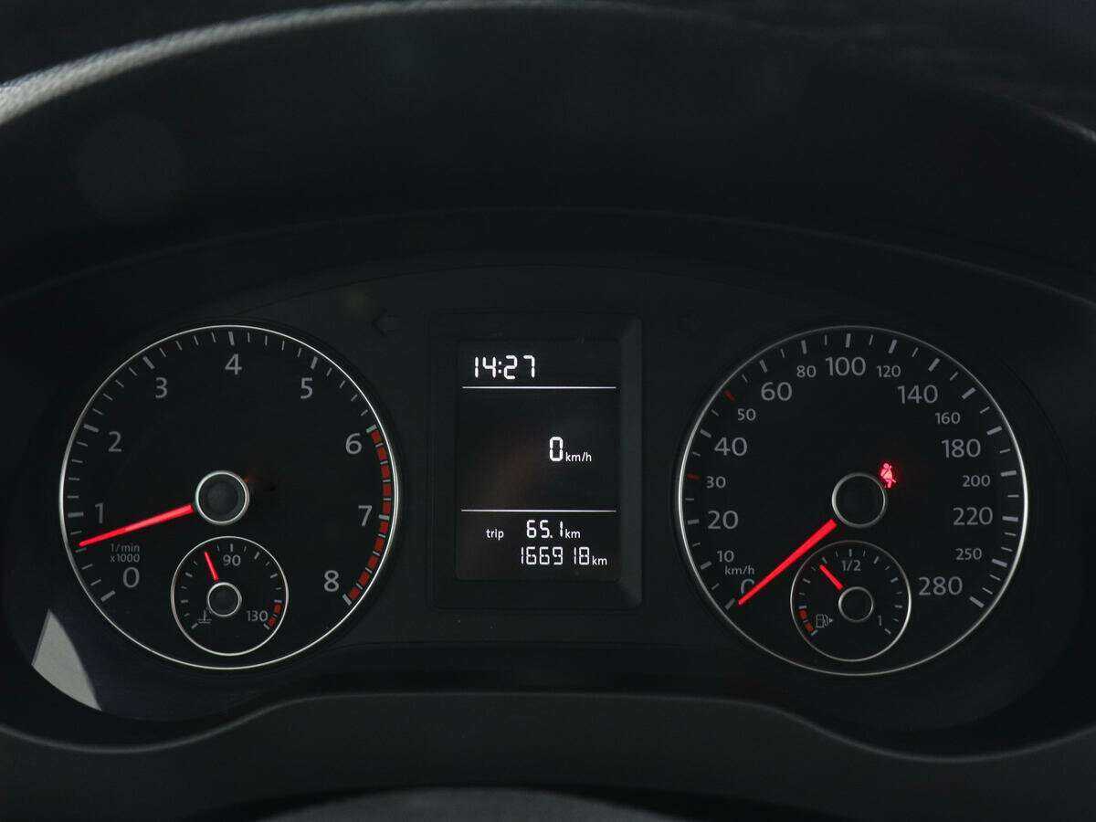 Volkswagen Jetta с пробегом — 2013 год. Фото: #10