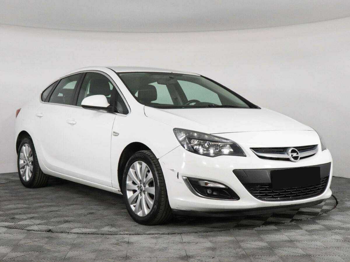 Opel Astra с пробегом — 2014 год. Фото: #2