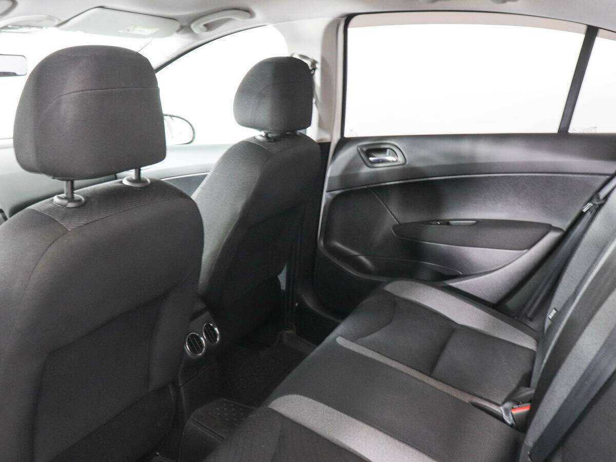 Peugeot 408 с пробегом — 2014 год. Фото: #11