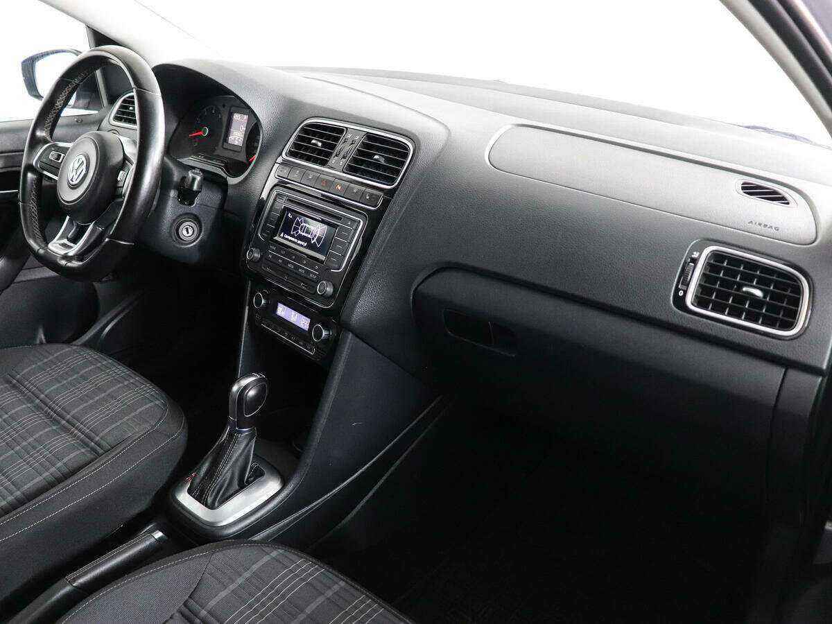 Volkswagen Polo с пробегом — 2017 год. Фото: #8