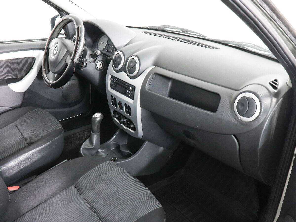Renault Logan с пробегом — 2012 год. Фото: #9