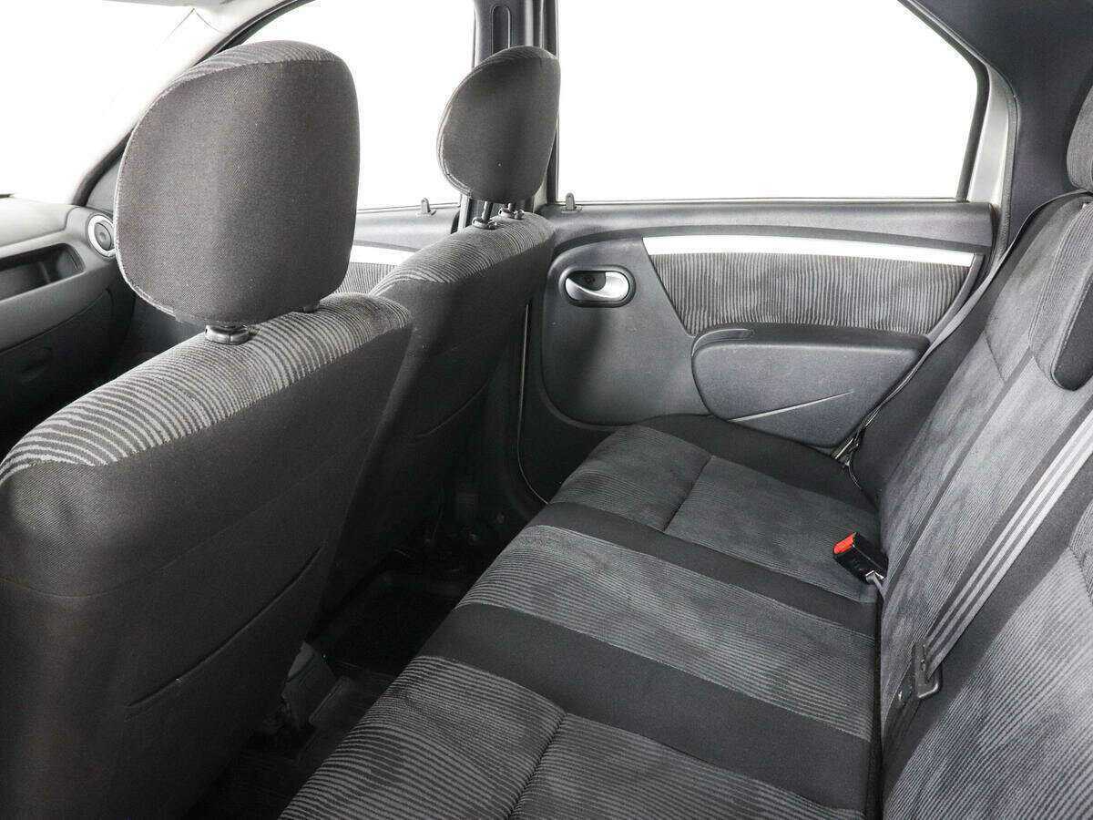 Renault Logan с пробегом — 2012 год. Фото: #11