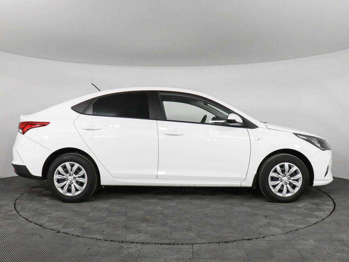 Hyundai Solaris с пробегом — 2022 год. Фото: #3