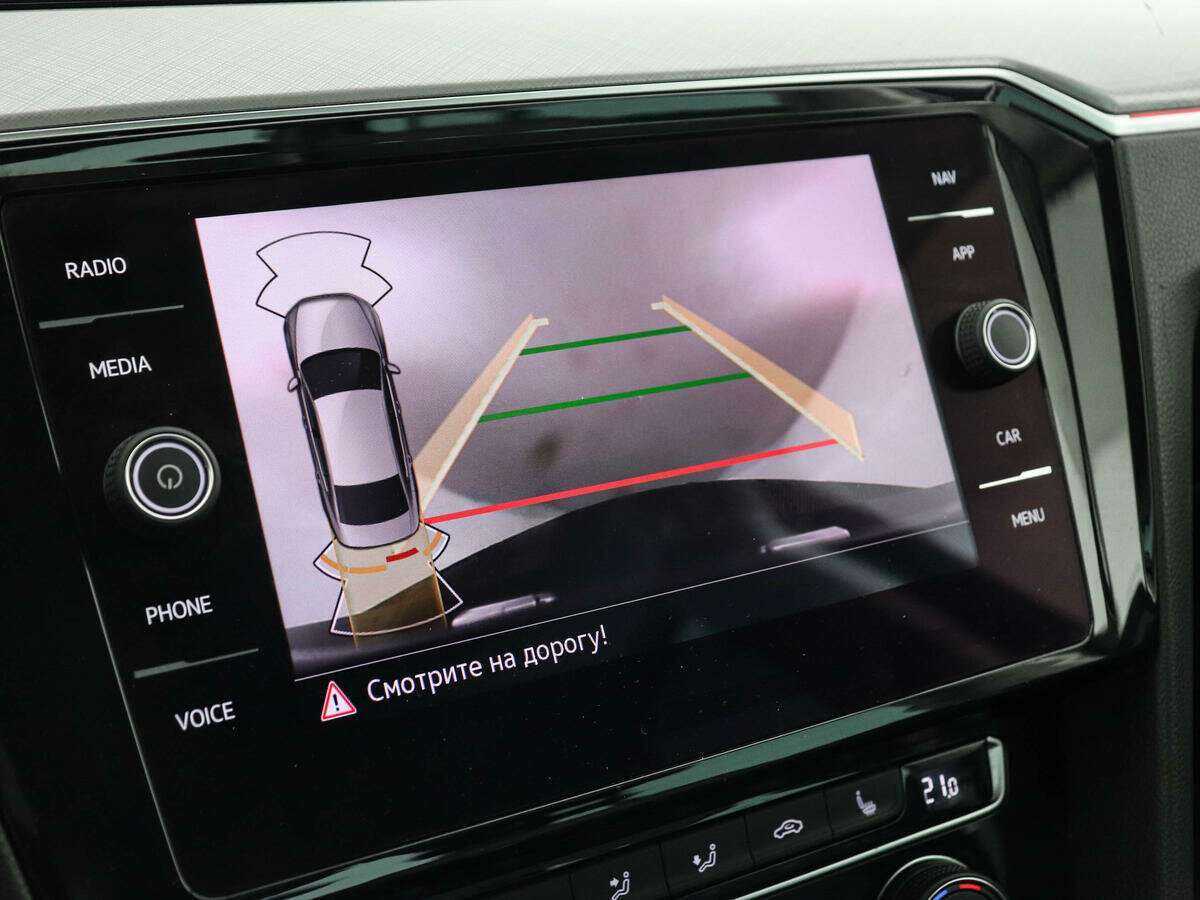 Volkswagen Passat с пробегом — 2020 год. Фото: #12