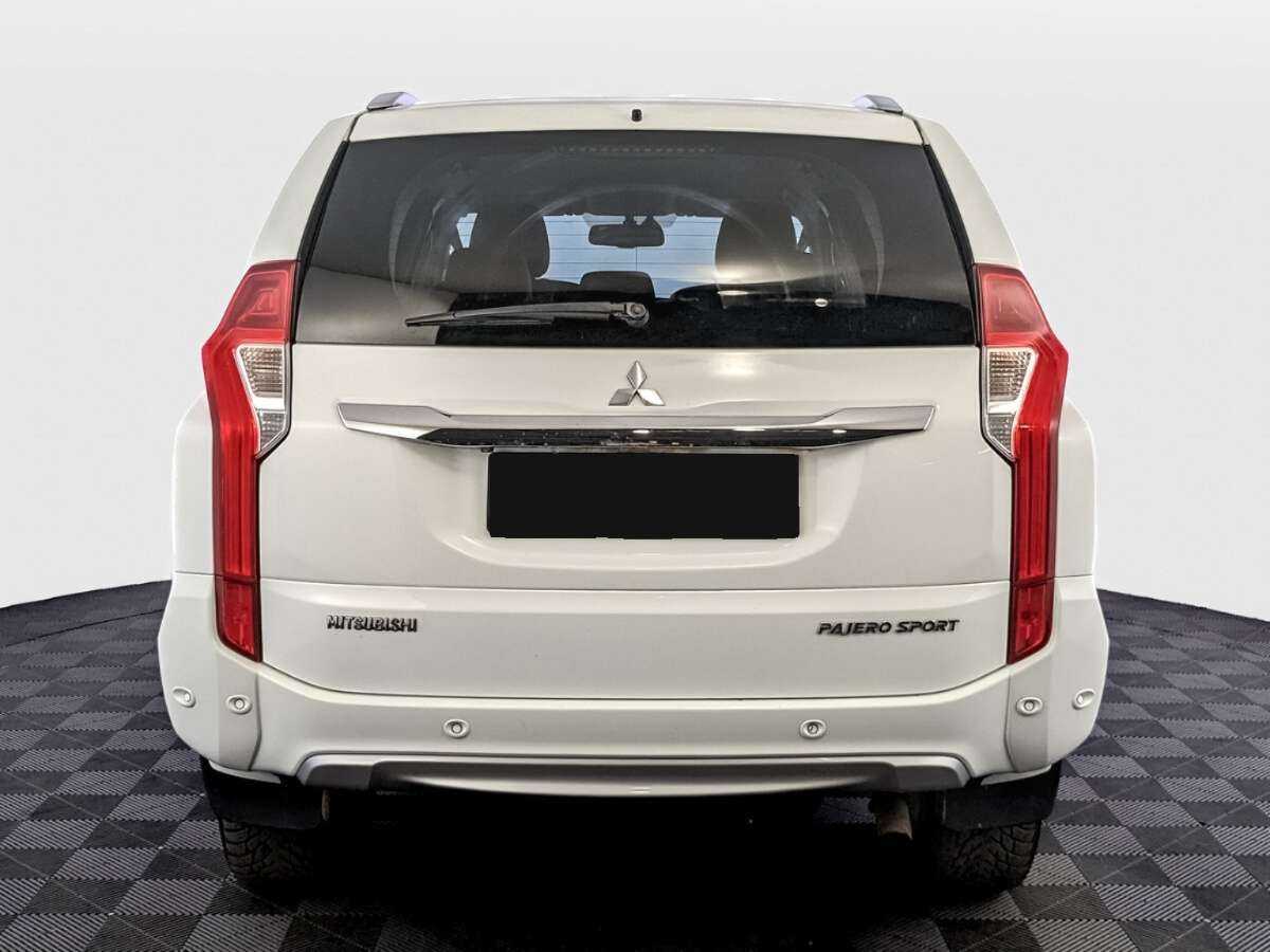 Mitsubishi Pajero Sport с пробегом — 2017 год. Фото: #5