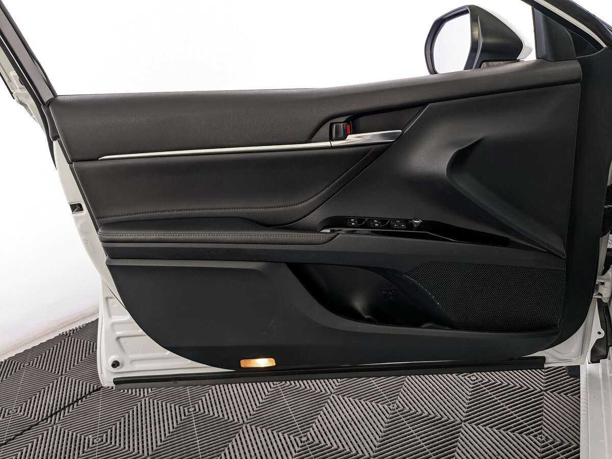 Toyota Camry с пробегом — 2021 год. Фото: #13