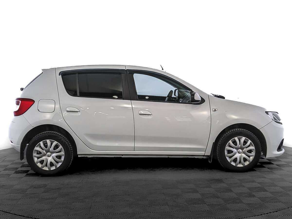 Renault Sandero с пробегом — 2016 год. Фото: #3