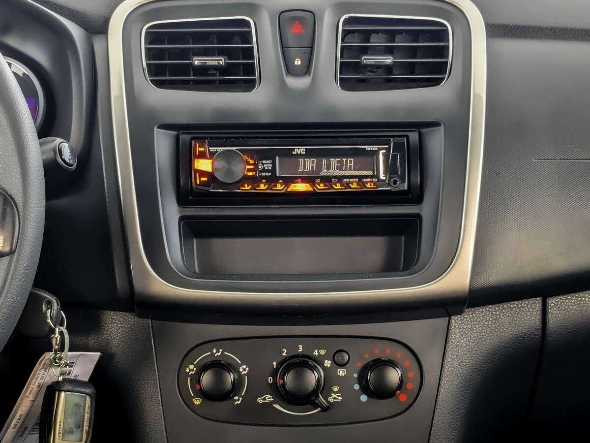 Renault Sandero с пробегом — 2016 год. Фото: #12