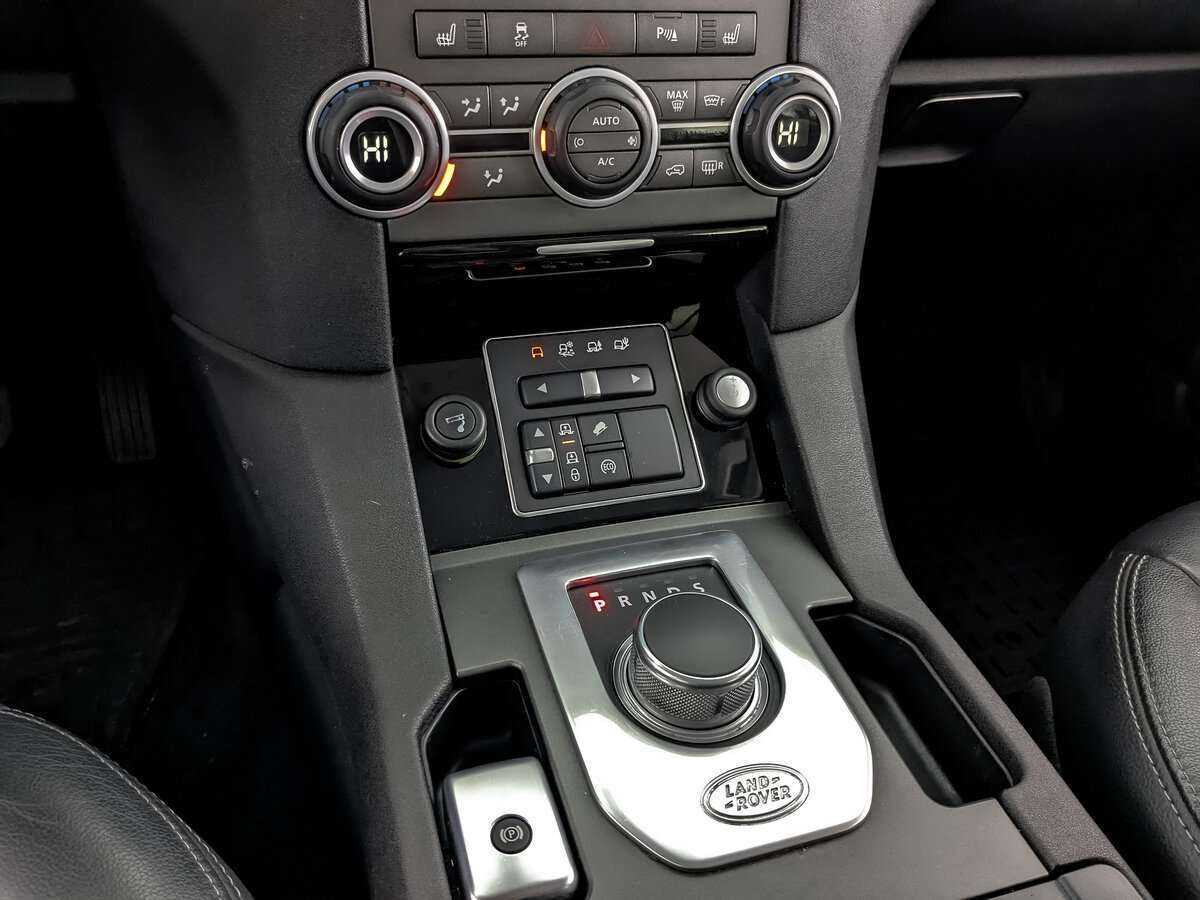 Land Rover Discovery с пробегом — 2015 год. Фото: #17