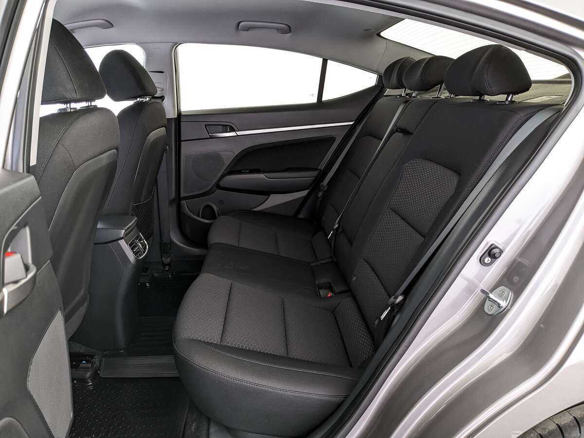Hyundai Elantra с пробегом — 2019 год. Фото: #13
