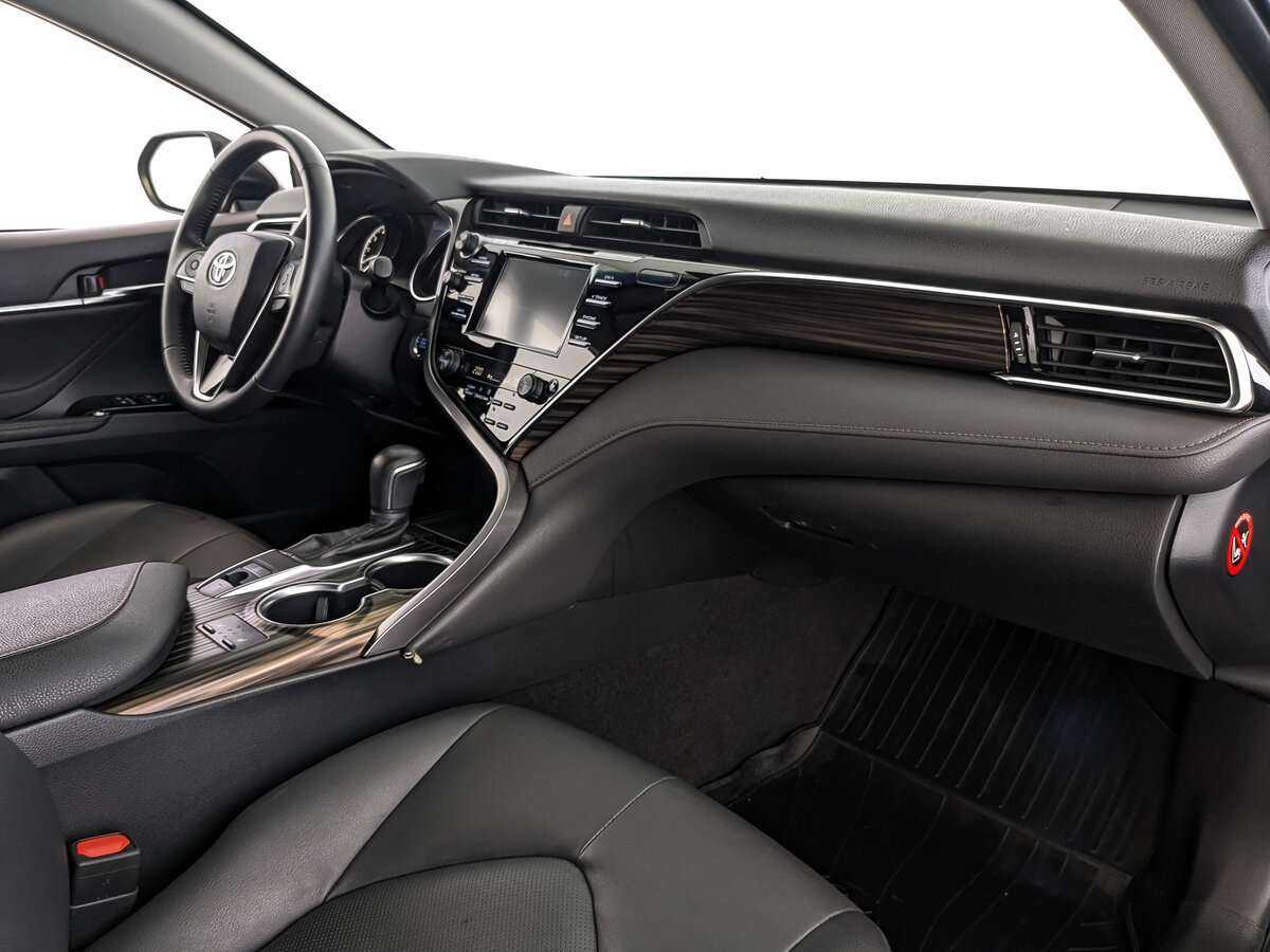 Toyota Camry с пробегом — 2018 год. Фото: #8