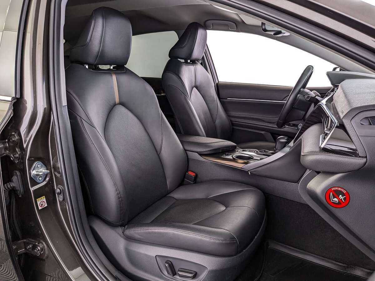 Toyota Camry с пробегом — 2018 год. Фото: #19