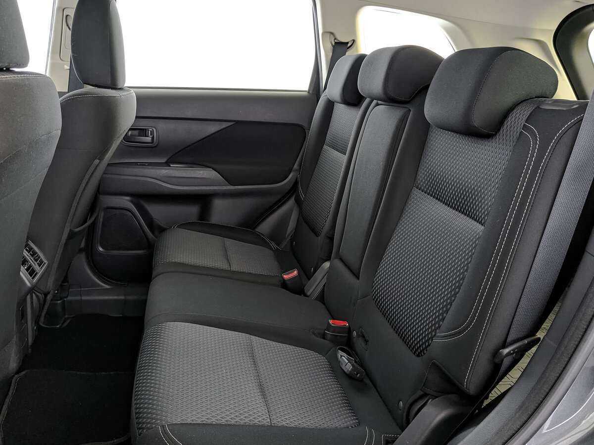Mitsubishi Outlander с пробегом — 2019 год. Фото: #13