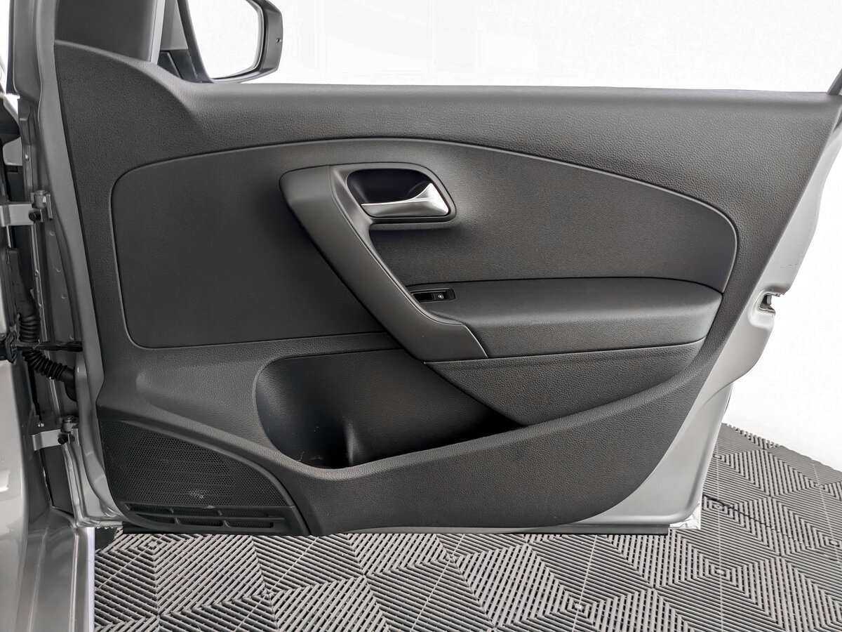 Volkswagen Polo с пробегом — 2019 год. Фото: #22