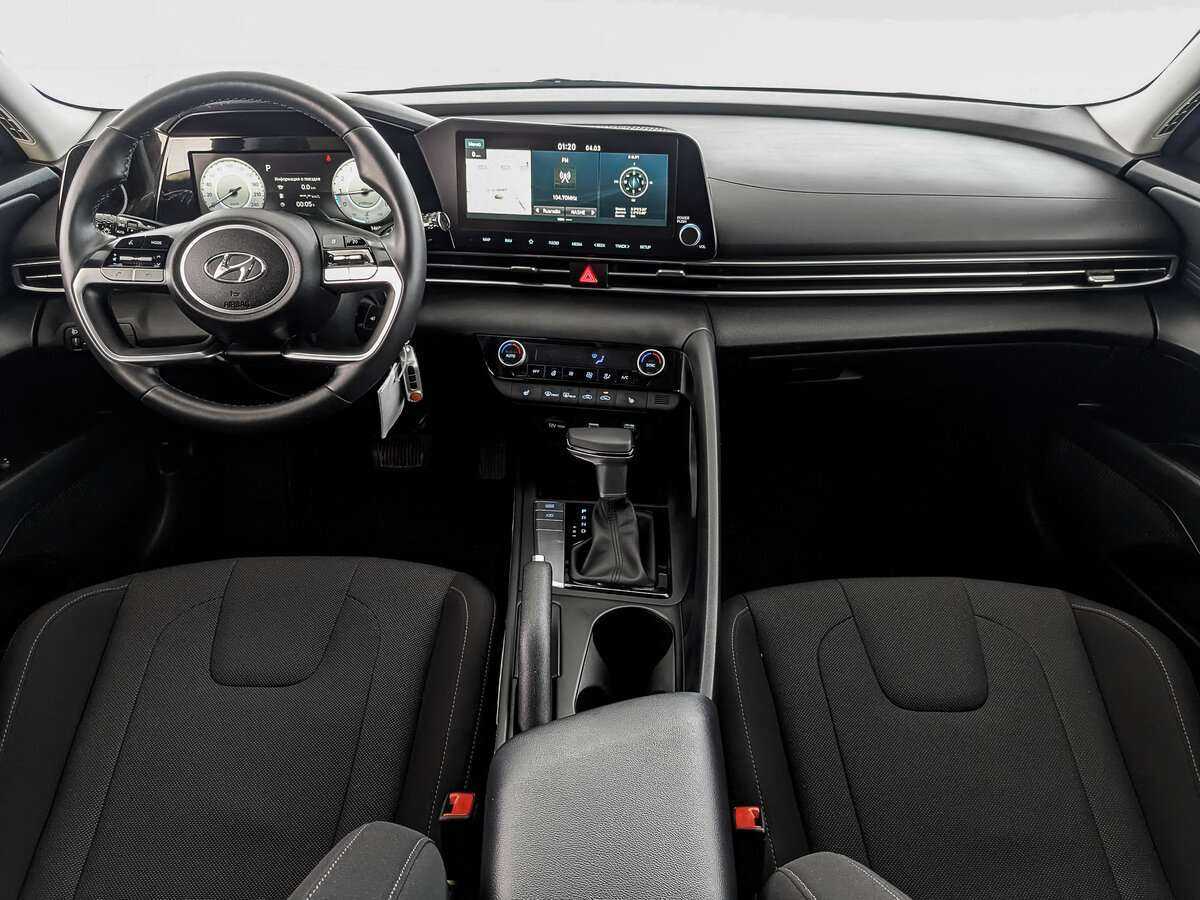 Hyundai Elantra с пробегом — 2021 год. Фото: #10
