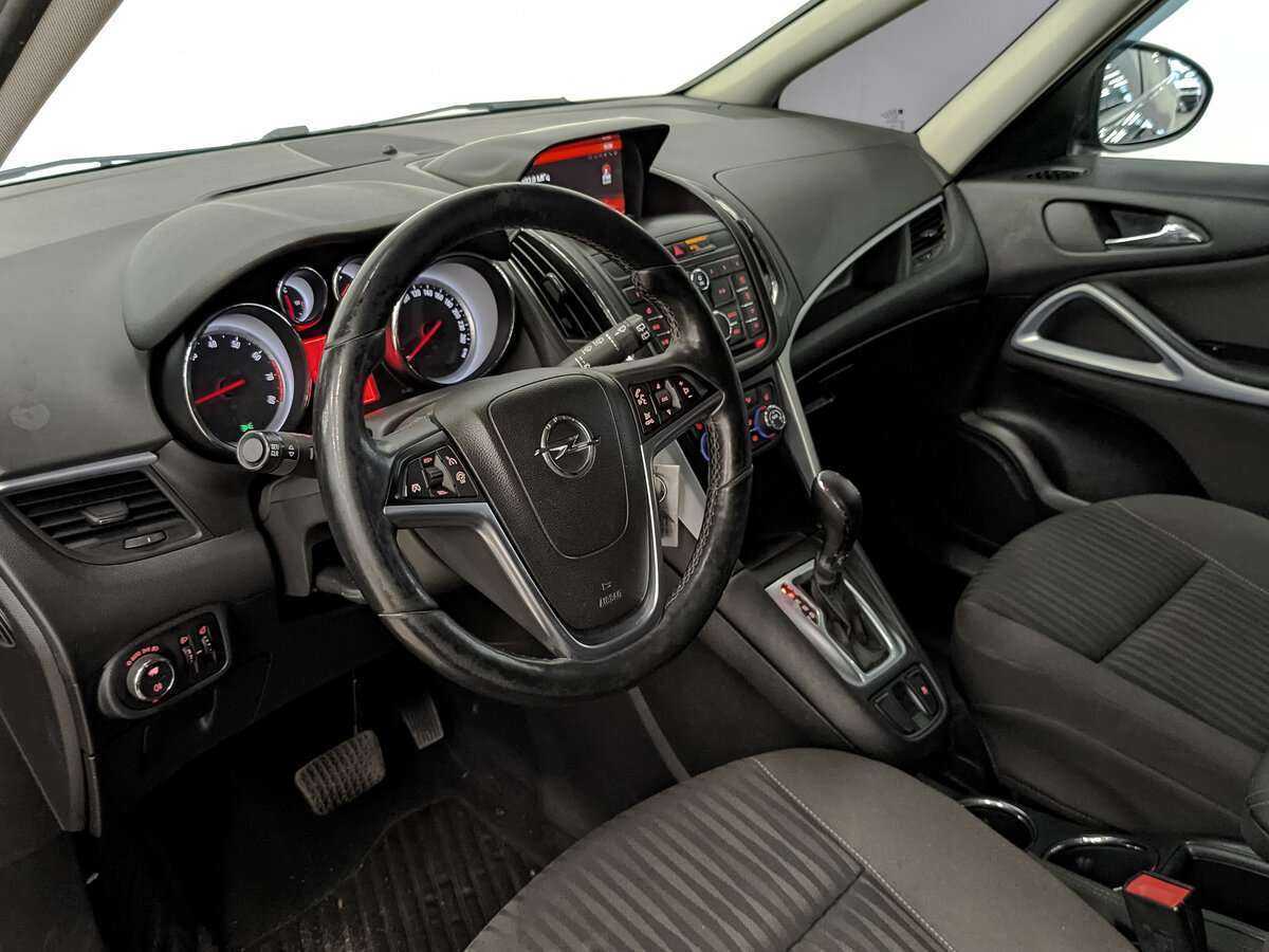 Opel Zafira с пробегом — 2014 год. Фото: #10