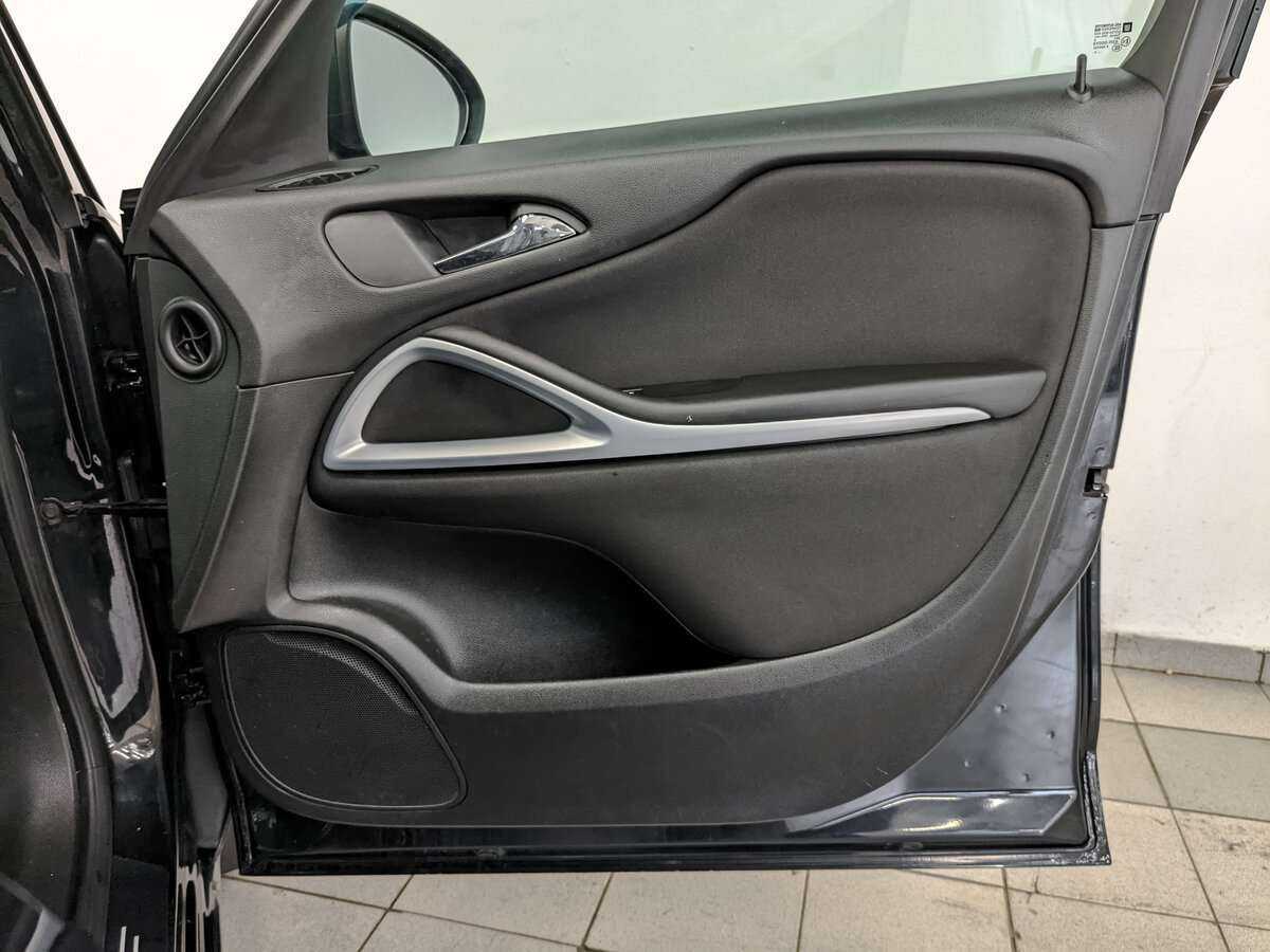 Opel Zafira с пробегом — 2014 год. Фото: #20