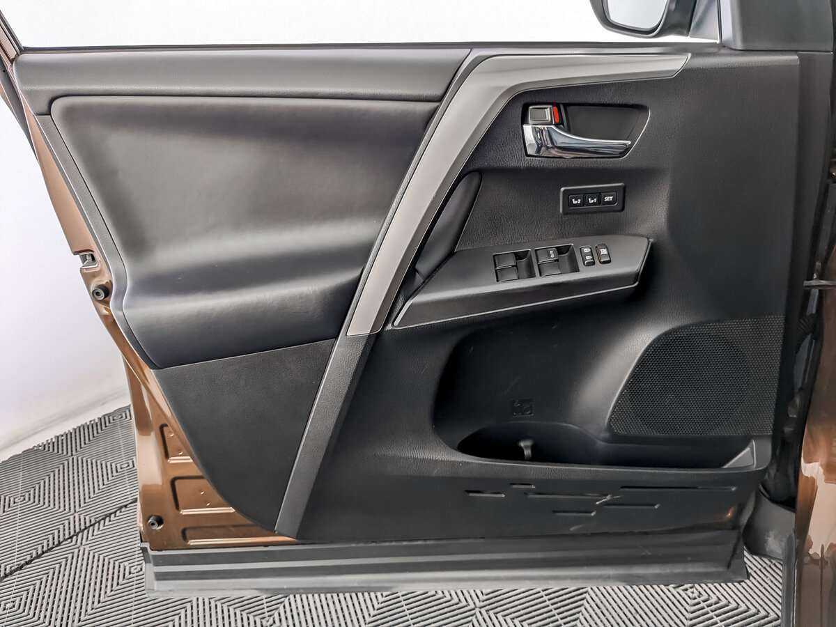 Toyota RAV4 с пробегом — 2017 год. Фото: #14