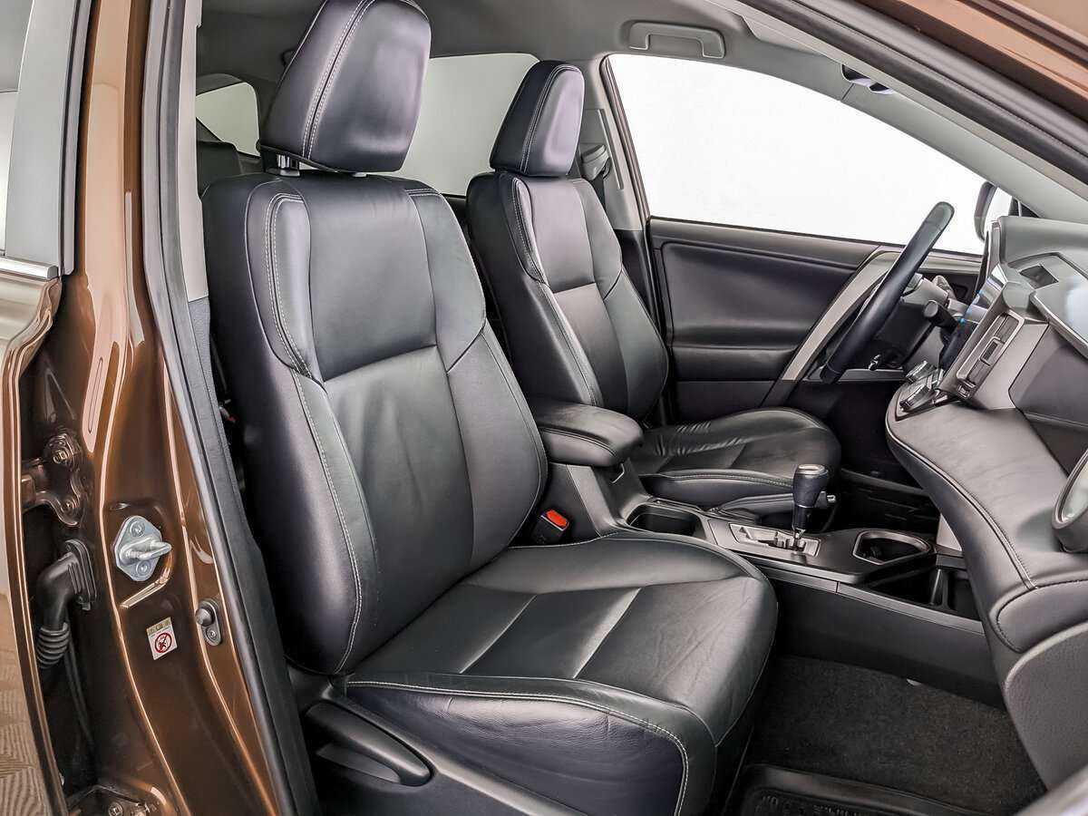 Toyota RAV4 с пробегом — 2017 год. Фото: #19