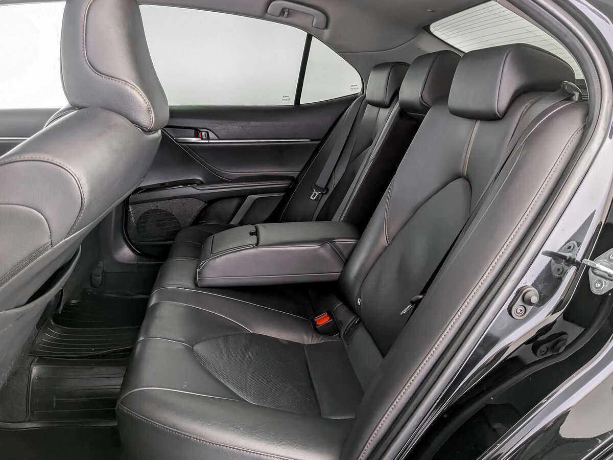 Toyota Camry с пробегом — 2019 год. Фото: #9