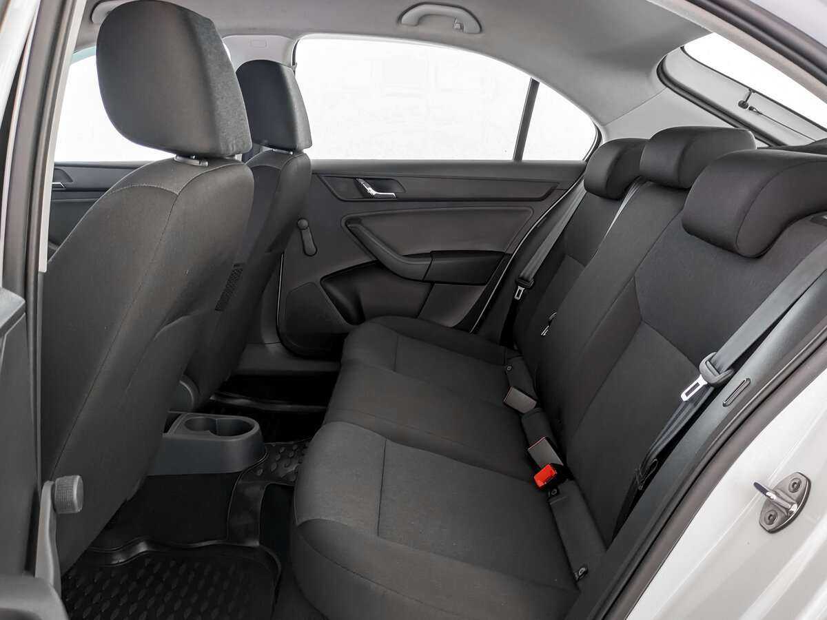 Skoda Rapid с пробегом — 2017 год. Фото: #10