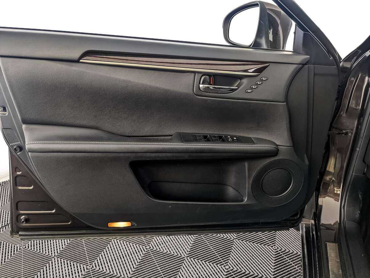 Lexus ES с пробегом — 2014 год. Фото: #16