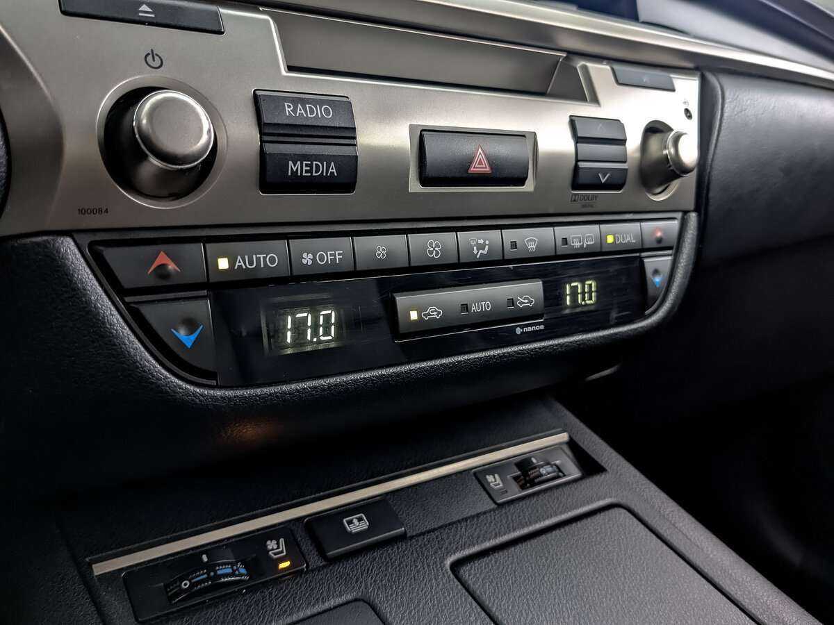 Lexus ES с пробегом — 2014 год. Фото: #18