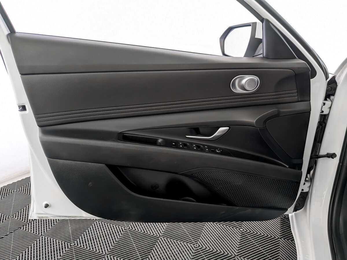 Hyundai Elantra с пробегом — 2022 год. Фото: #18