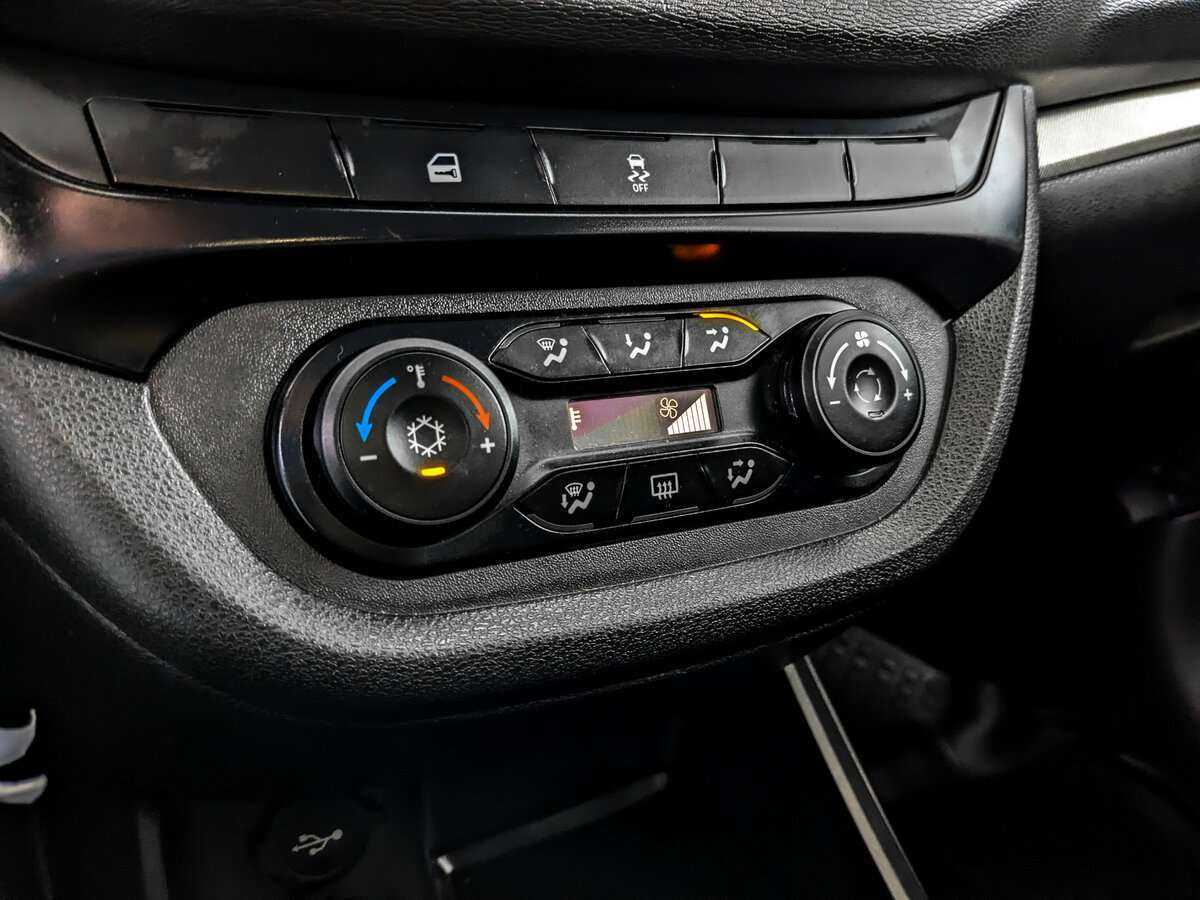 Lada (ВАЗ) Vesta с пробегом — 2022 год. Фото: #19