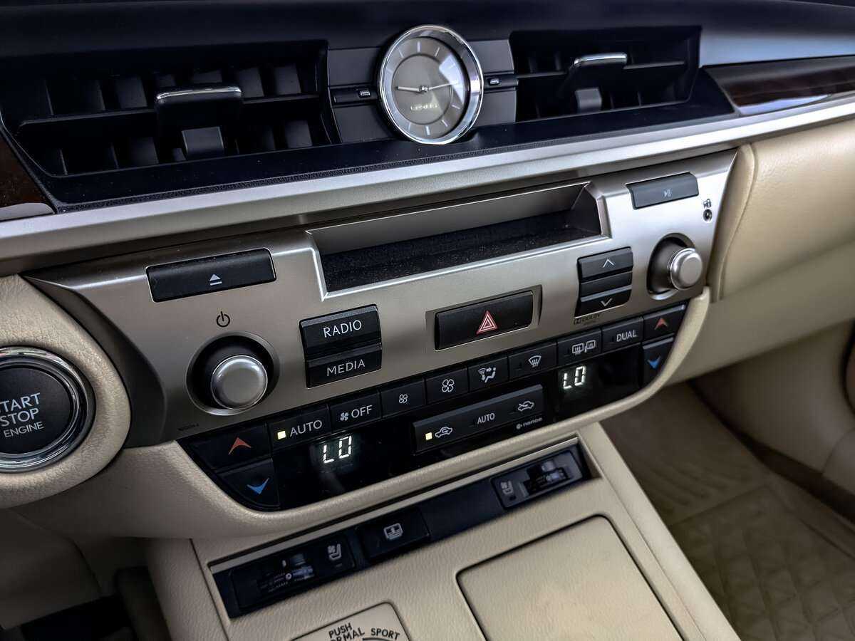 Lexus ES с пробегом — 2013 год. Фото: #20