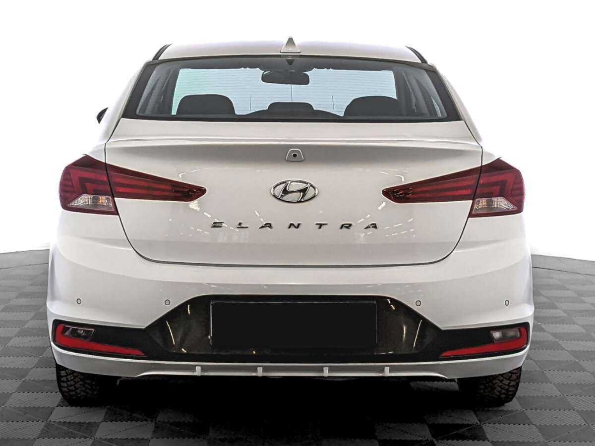 Hyundai Elantra с пробегом — 2020 год. Фото: #5