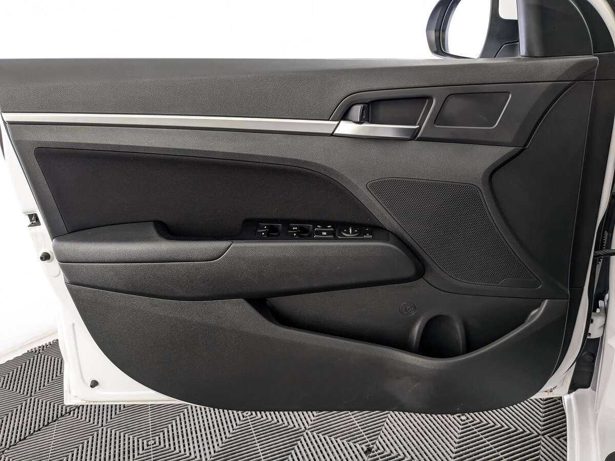 Hyundai Elantra с пробегом — 2020 год. Фото: #14