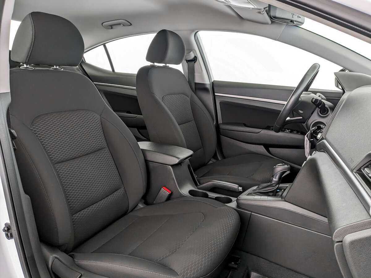 Hyundai Elantra с пробегом — 2020 год. Фото: #17