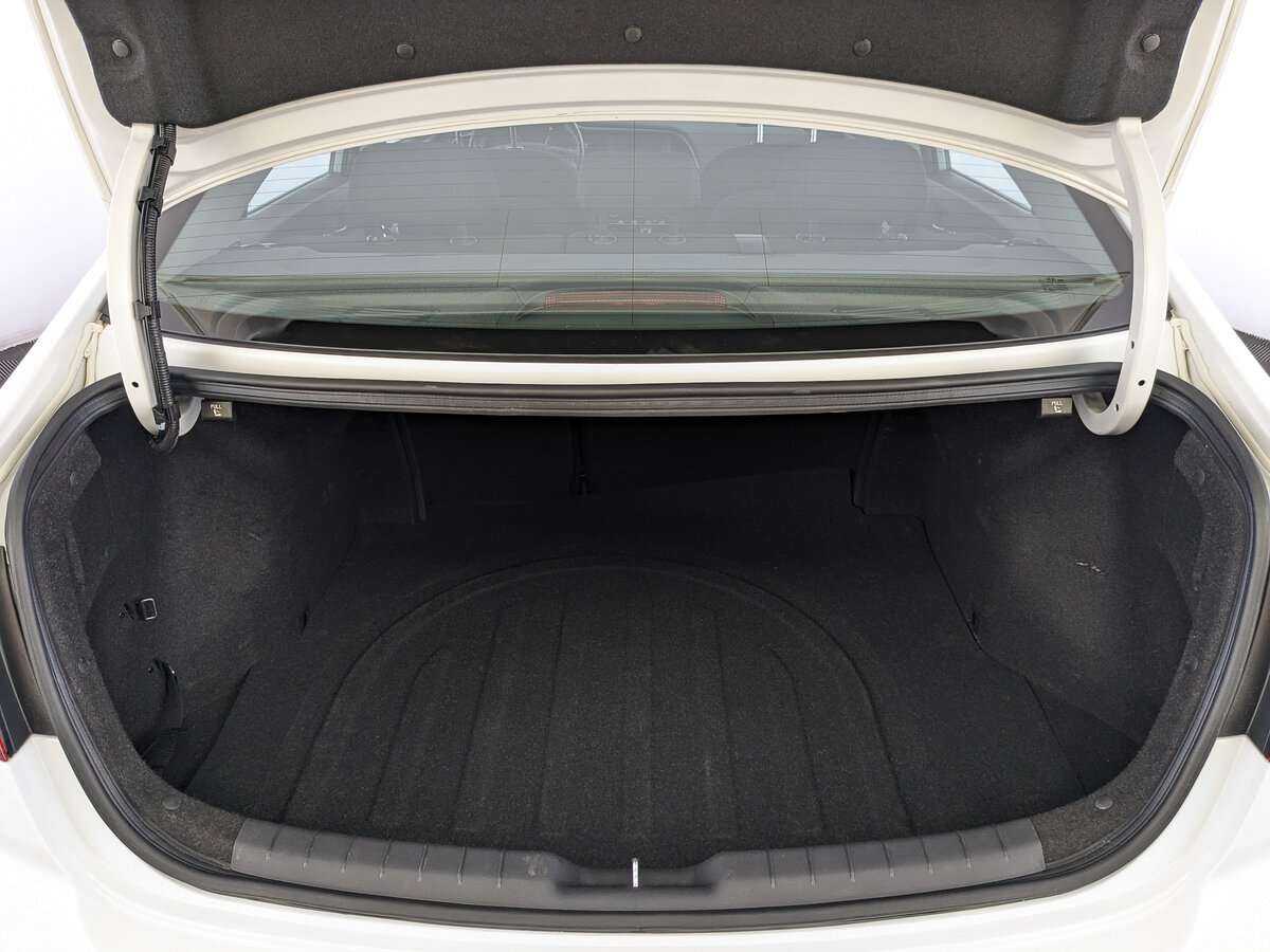 Hyundai Elantra с пробегом — 2020 год. Фото: #9