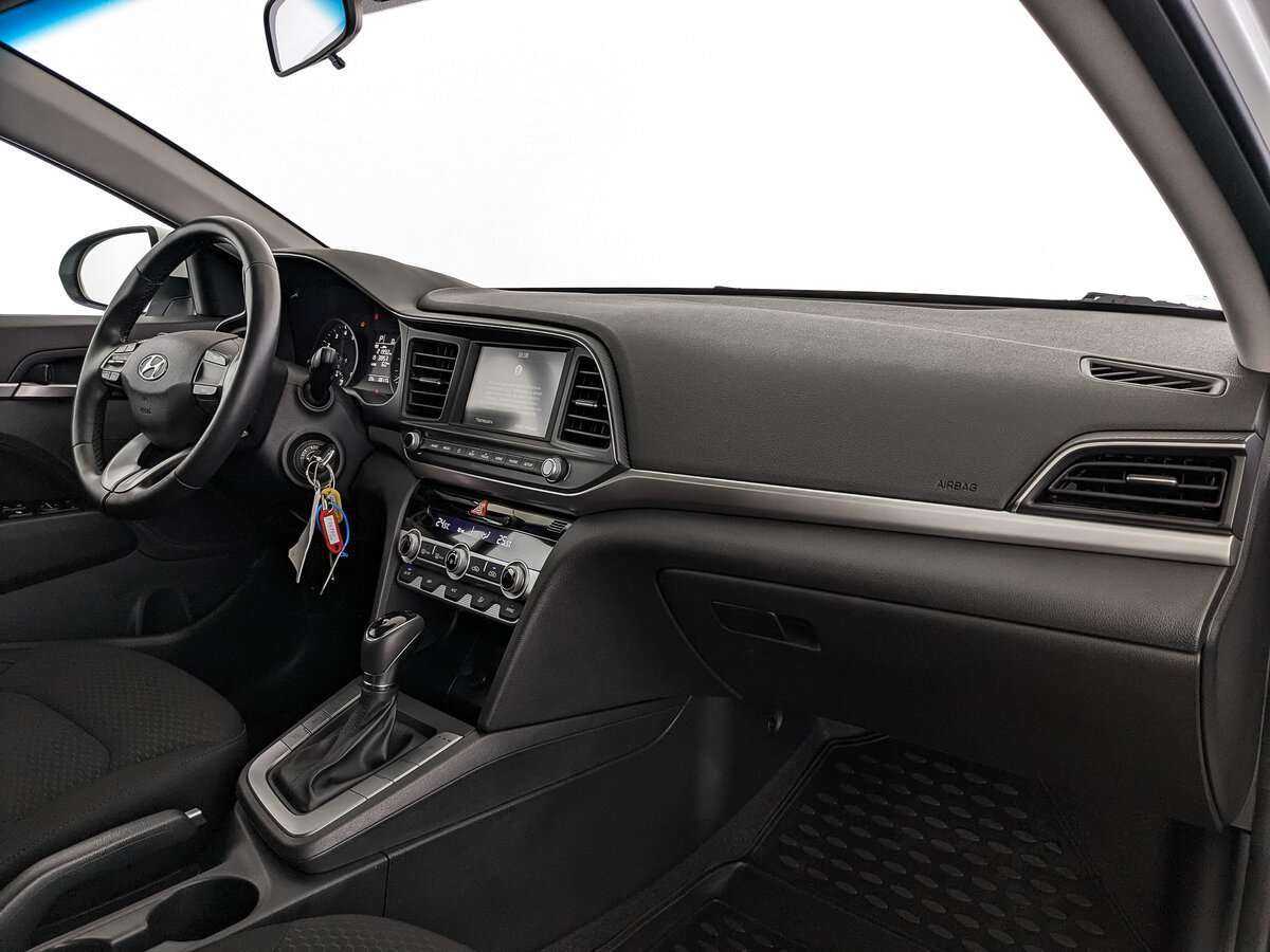 Hyundai Elantra с пробегом — 2020 год. Фото: #12