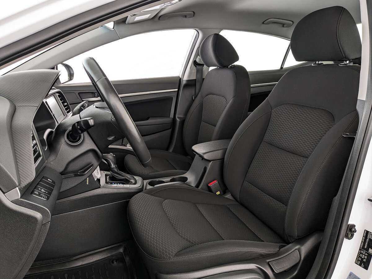 Hyundai Elantra с пробегом — 2020 год. Фото: #19