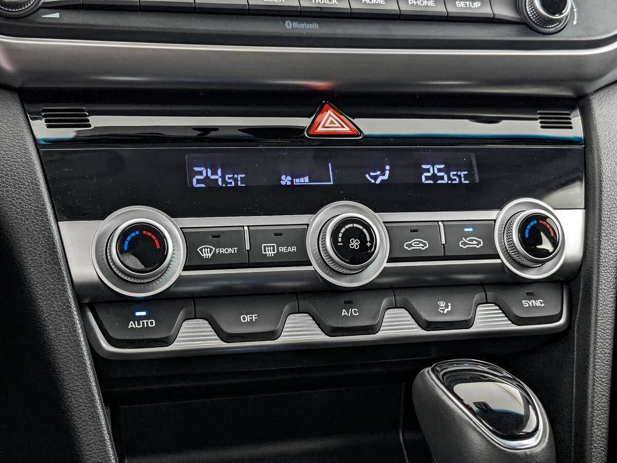 Hyundai Elantra с пробегом — 2020 год. Фото: #20