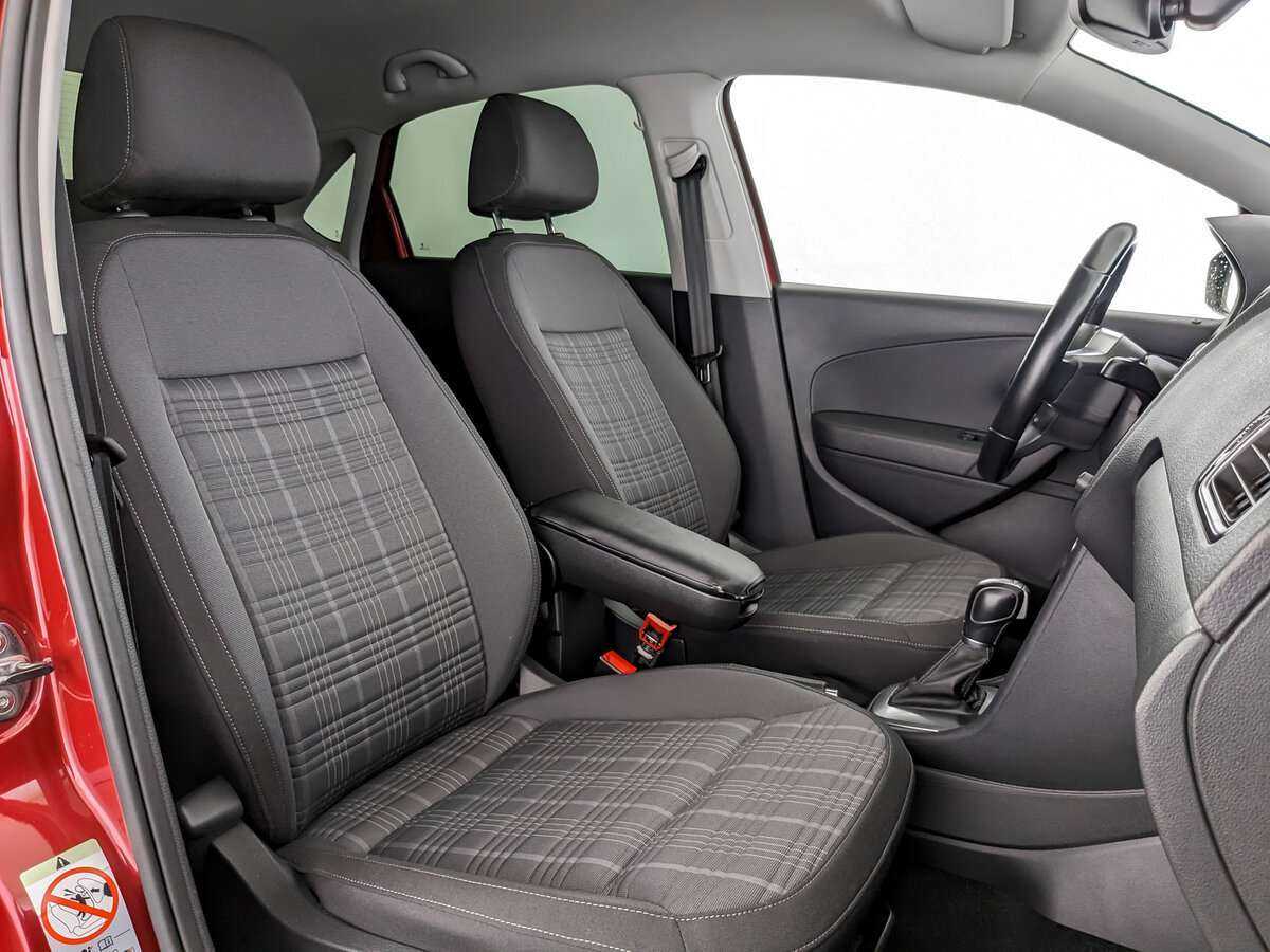 Volkswagen Polo с пробегом — 2017 год. Фото: #18