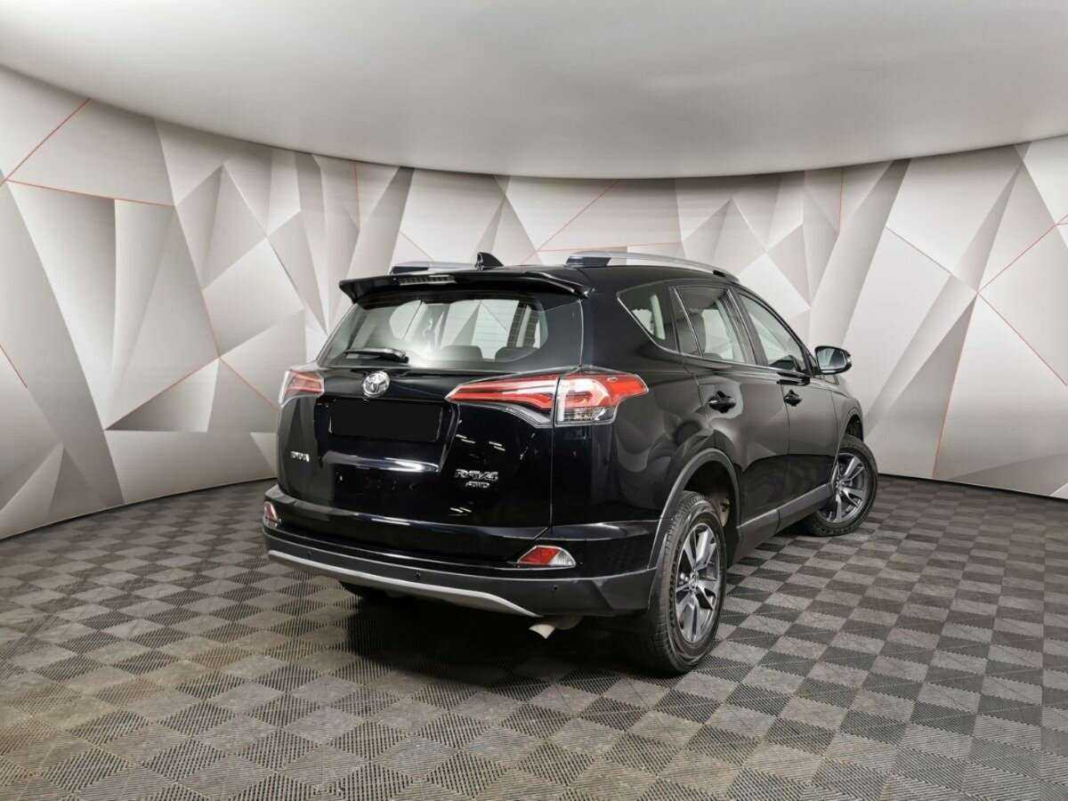 Toyota RAV4 с пробегом — 2018 год. Фото: #1