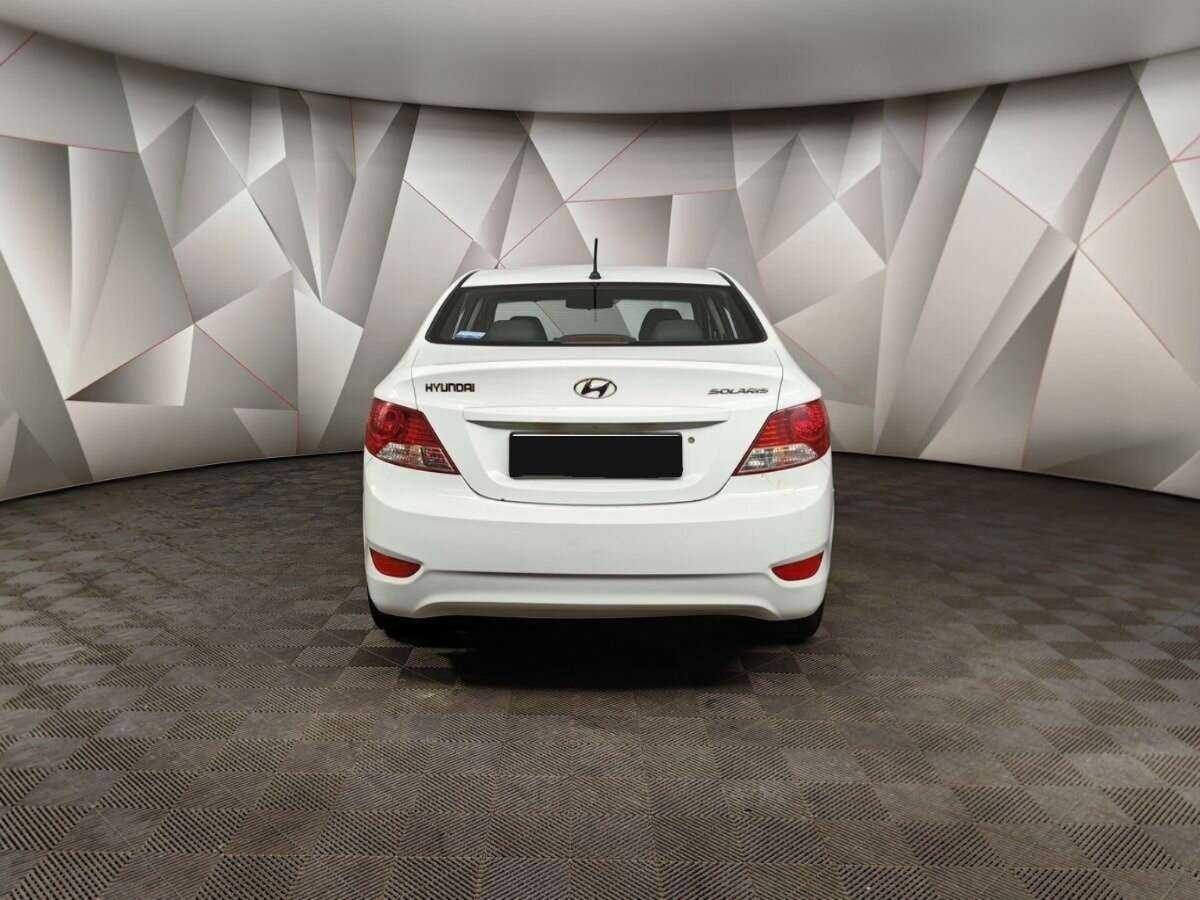 Hyundai Solaris с пробегом — 2013 год. Фото: #7