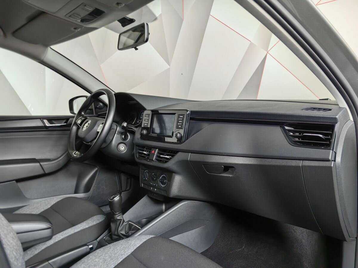 Skoda Rapid с пробегом — 2021 год. Фото: #8
