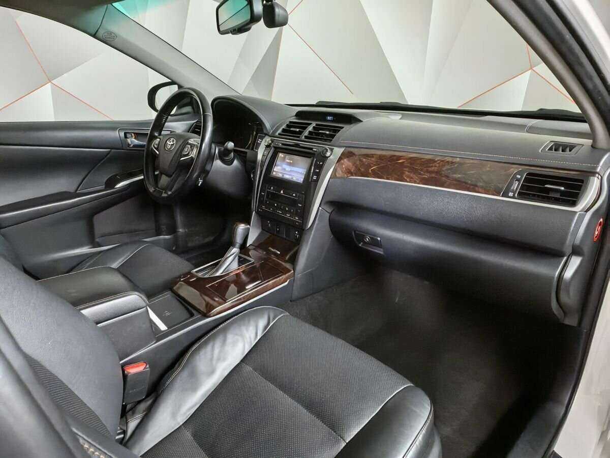 Toyota Camry с пробегом — 2017 год. Фото: #8